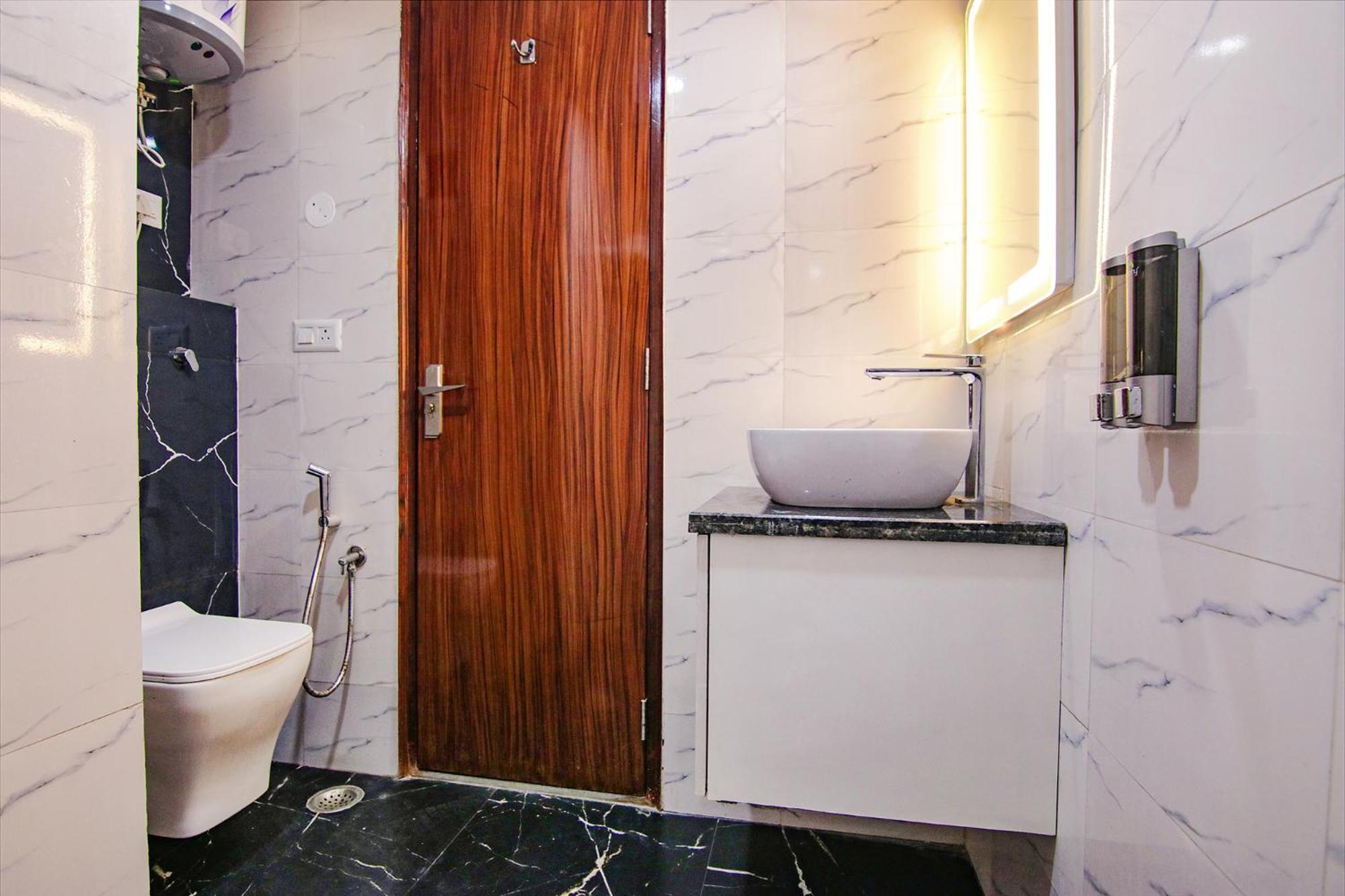 Fabhotel Satyam International ノイダ エクステリア 写真