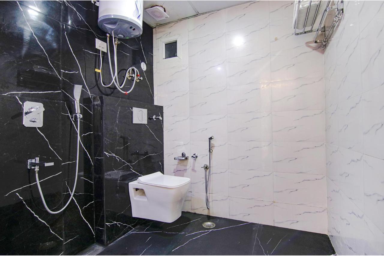 Fabhotel Satyam International ノイダ エクステリア 写真