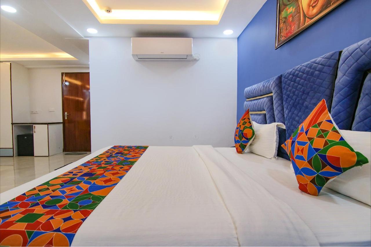 Fabhotel Satyam International ノイダ エクステリア 写真