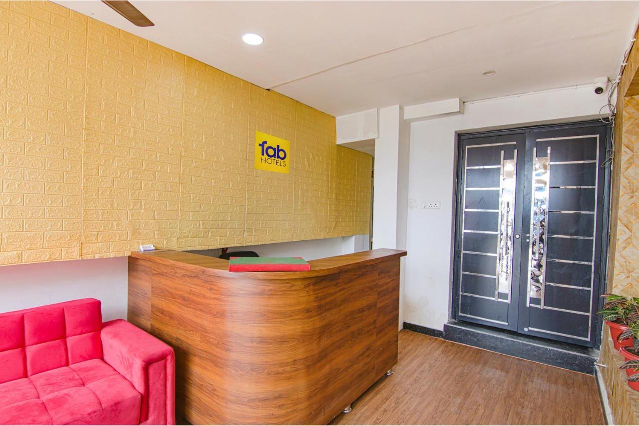 Fabhotel Satyam International ノイダ エクステリア 写真