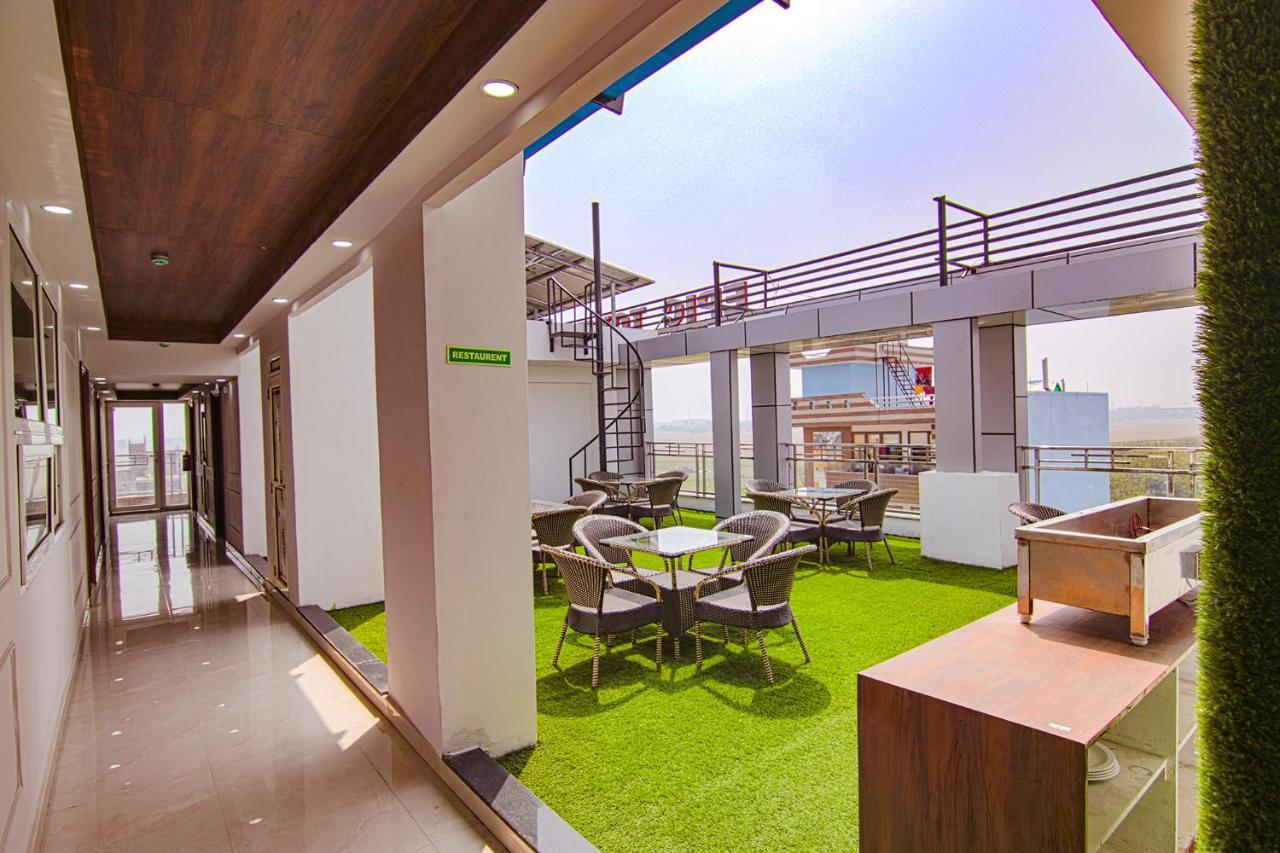 Fabhotel Satyam International ノイダ エクステリア 写真