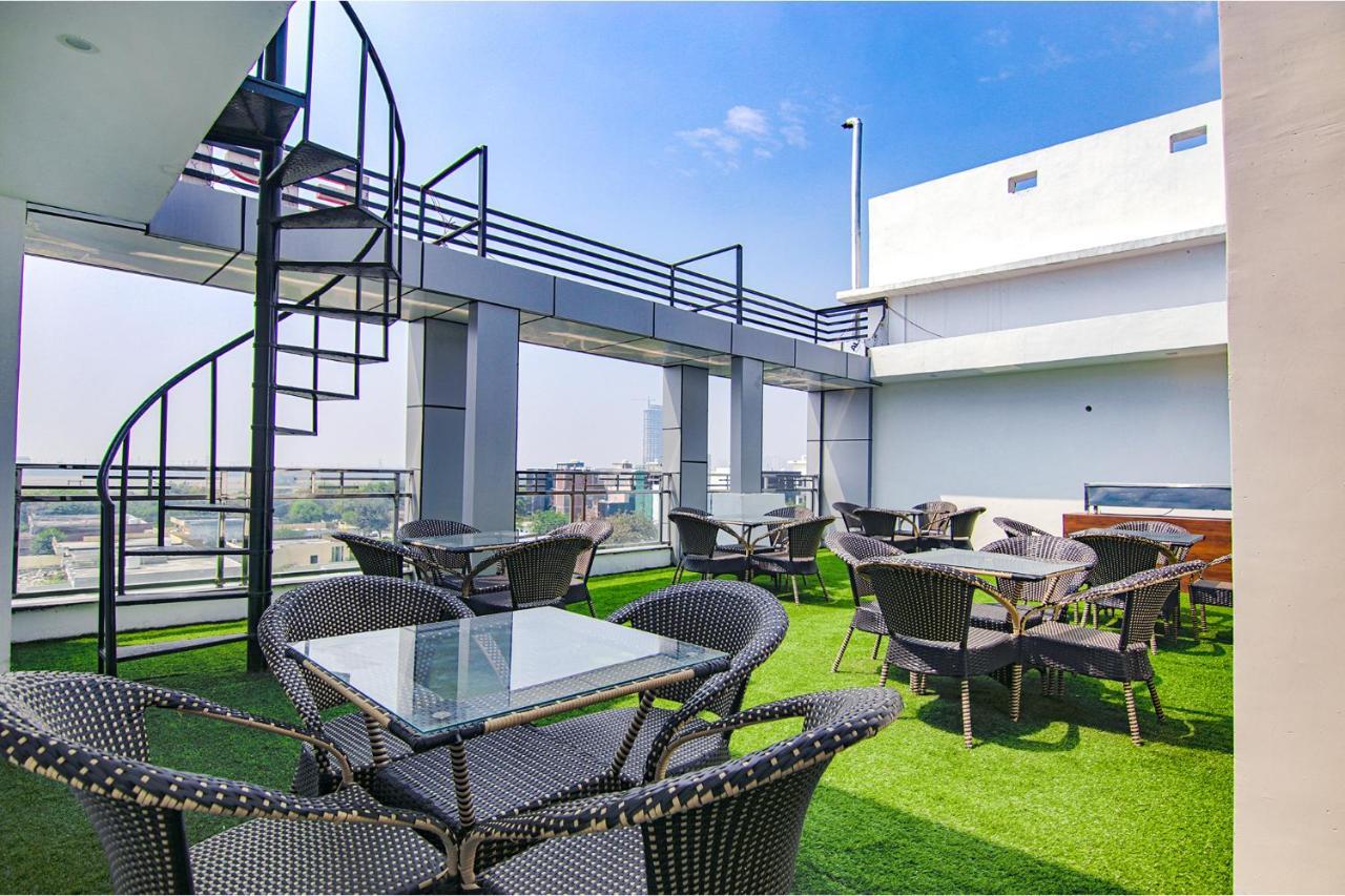 Fabhotel Satyam International ノイダ エクステリア 写真